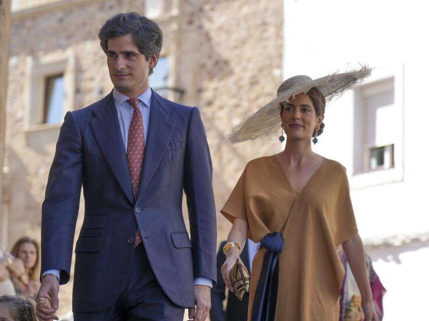 Los duques de Huéscar, en la boda de Fernando Palazuelo y Micaela Belmont.