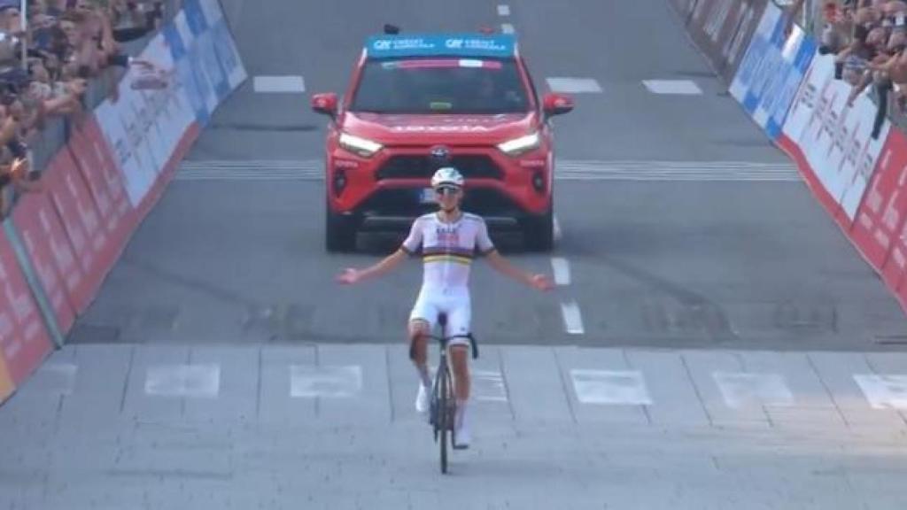 Tadej Pogacar se impone en el Giro de Lombardia.