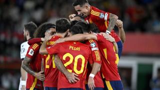 Los jugadores de la selección celebran el gol de Oyarzabal.