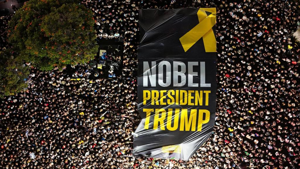 Vista aérea de una pancarta dedicada a Trump