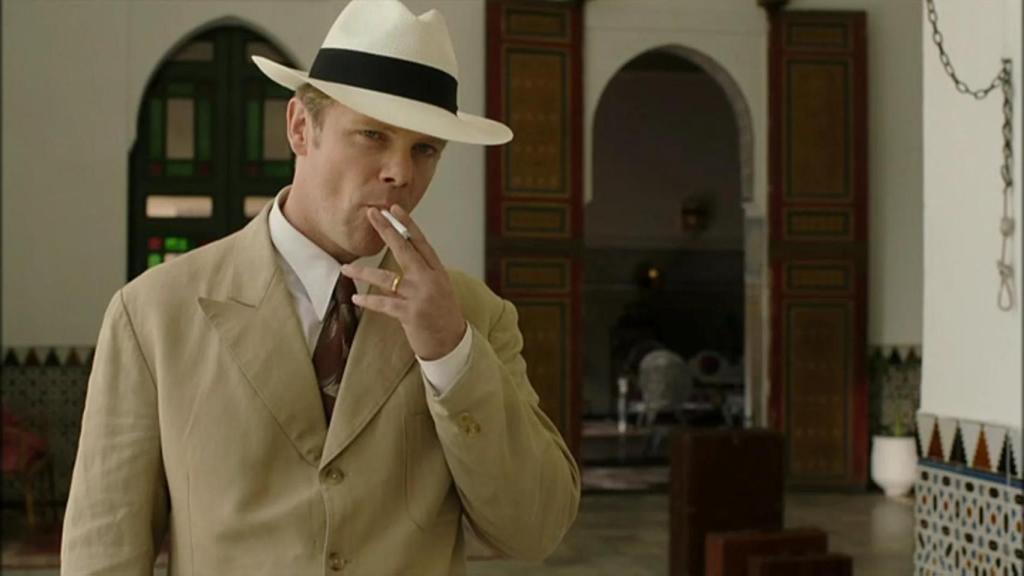 Jimmy Shaw en una escena de 'El tiempo entre costuras'.