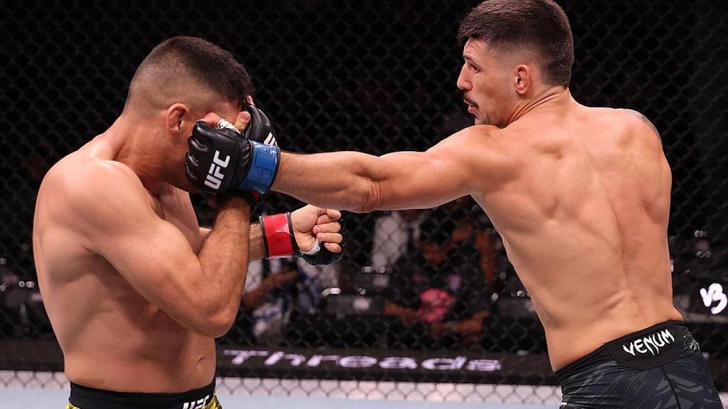 Joel Álvarez conecta un golpe con la izquierda ante Luque.