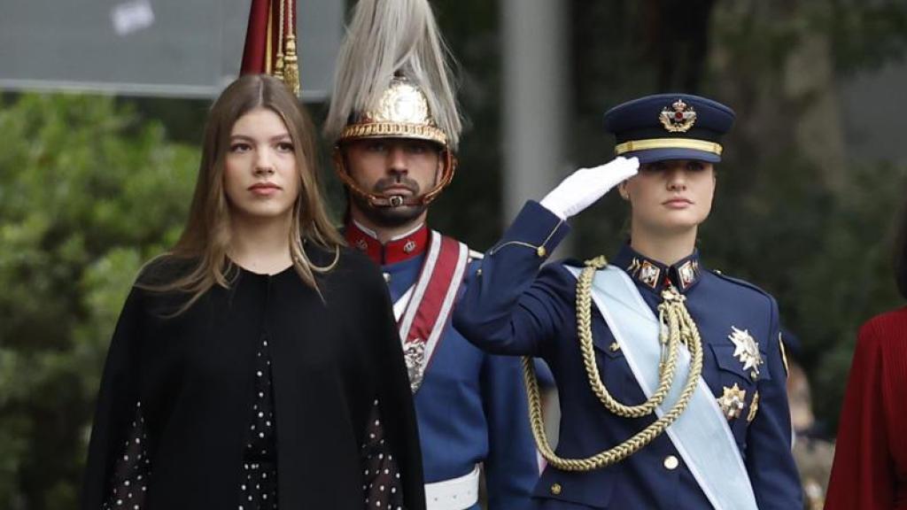 Las hermanas antes del desfile de las Fuerzas Armadas con motivo de la Fiesta Nacional el 12 de octubre de 2025 en Madrid.