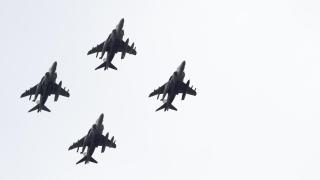 Cazas Harrier de la Armada desfilando sobre Madrid