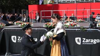 Pedida de mano a los pies de la Virgen del Pilar.