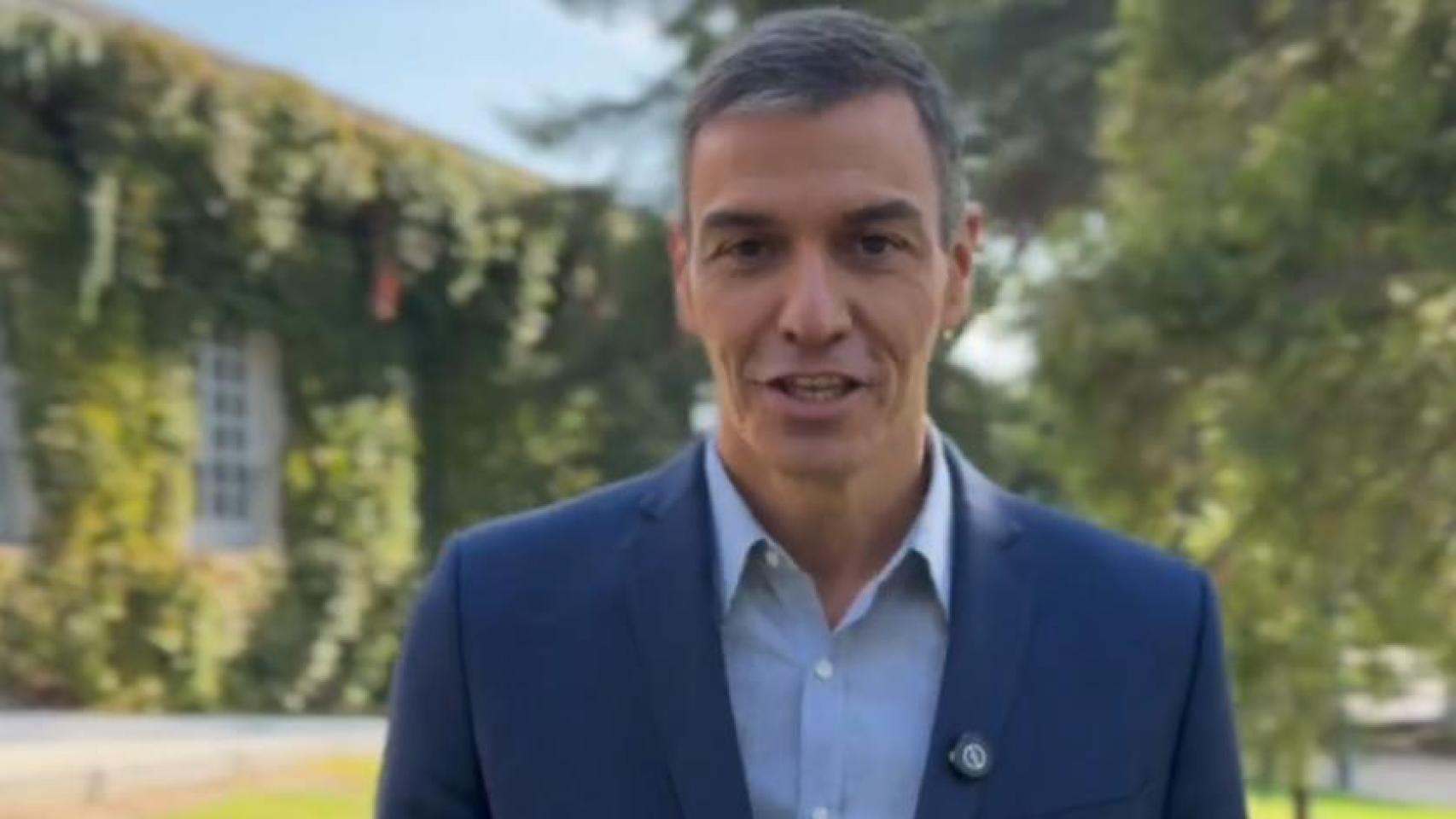 Sánchez proclama el orgullo de ser español en un vídeo con las manifestaciones de Gaza pero sin ningún símbolo del Estado