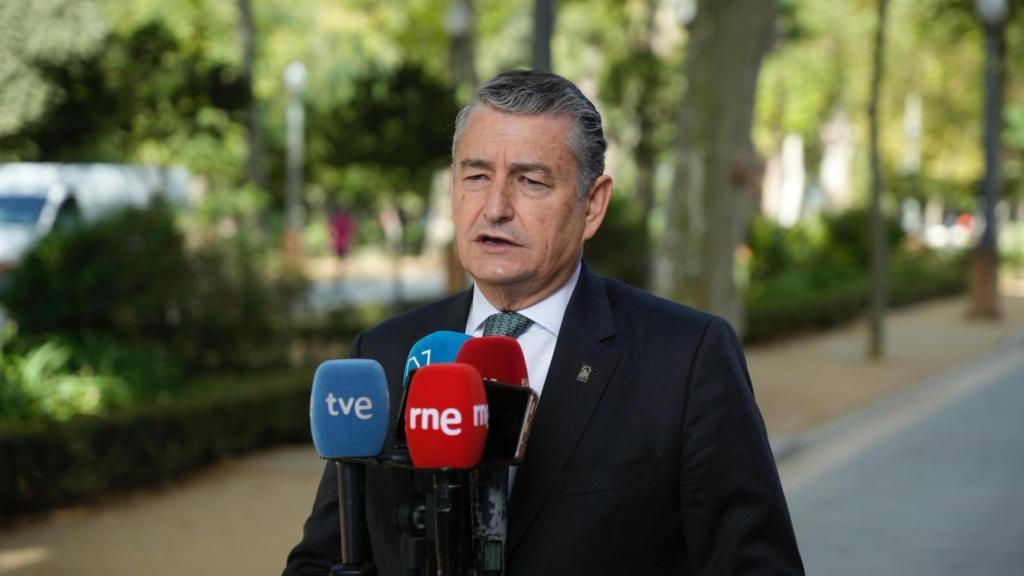 El consejero de la Presidencia y de Salud, Antonio Sanz.