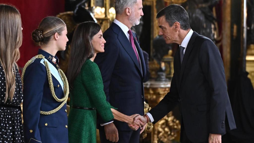 Última hora política, en directo | Feijóo, sobre la ausencia de Abascal en el desfile y en la recepción de los reyes: Tendrá que explicarlo