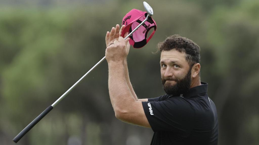 Jon Rahm saluda al público en su última participación en el Open de España.
