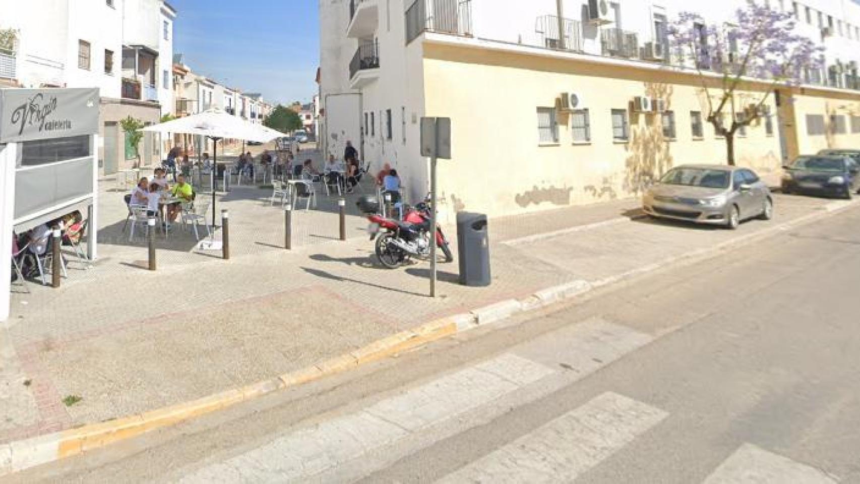 Calle cercana a donde ha muerto la mujer en Sevilla.