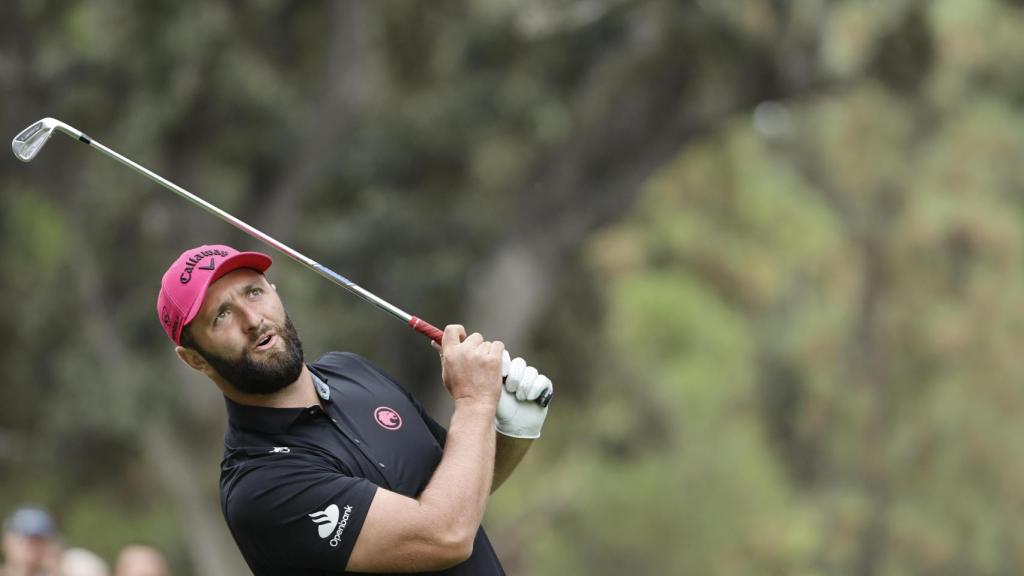 Jon Rahm golpea a la pelota en la cuarta jornada del Open de España.