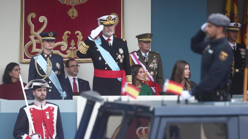 Los reyes Felipe y Letizia, la princesa Leonor y la infanta Sofía, durante el acto solemne de homenaje a la bandera nacional