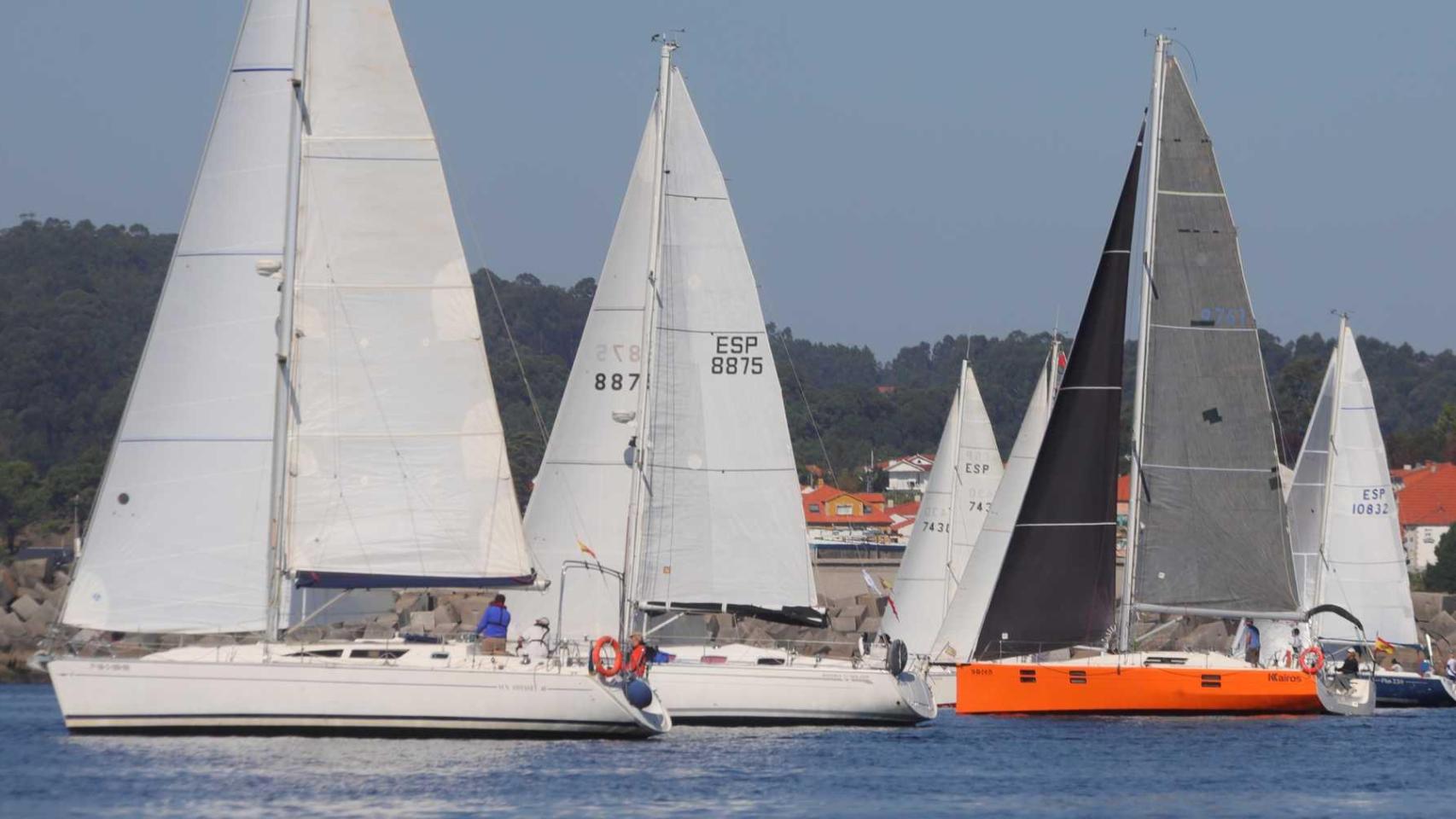 Imagen de la salida del Trofeo Vila de Portonovo frente a la playa de Silgar en Sanxenxo.