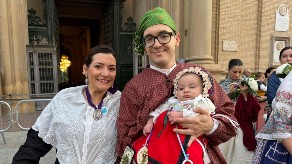 Leticia y Alejandro con el pequeño Lorién.