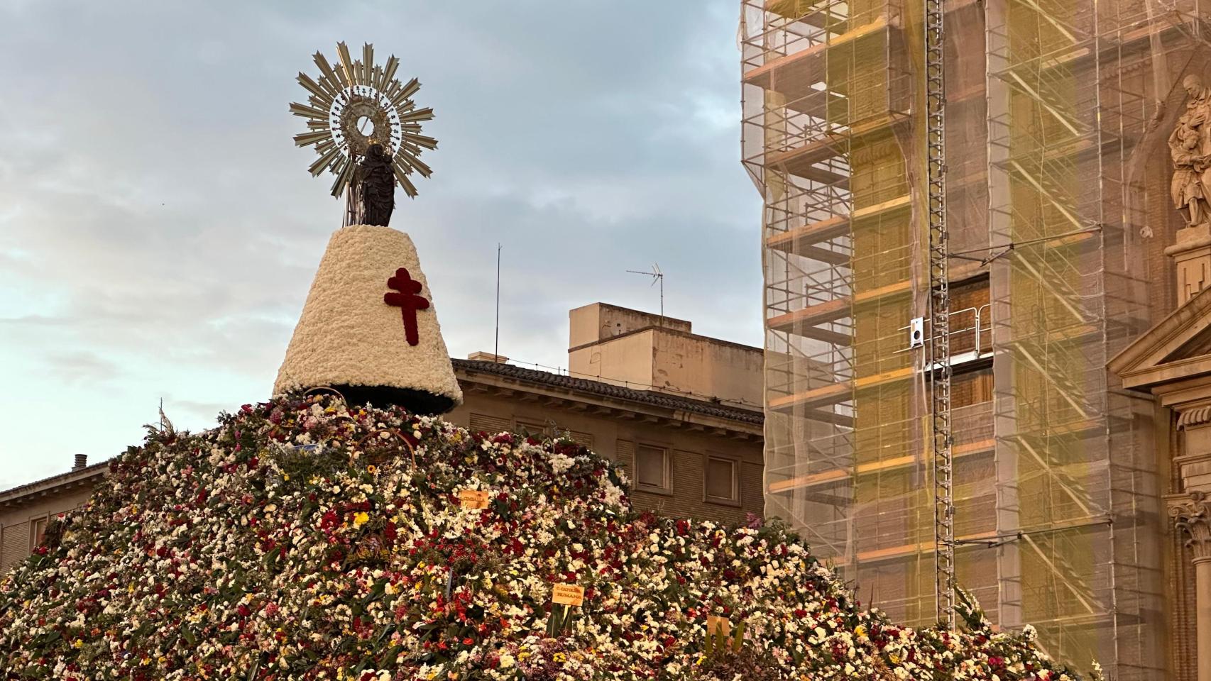 Ofrenda de Flores a la Virgen del Pilar.