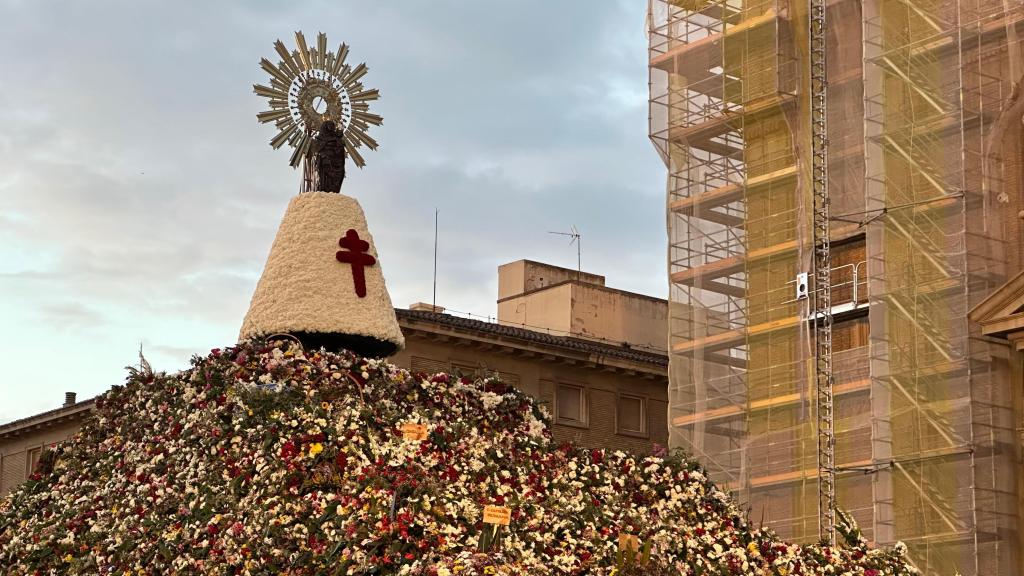 Ofrenda de Flores a la Virgen del Pilar.