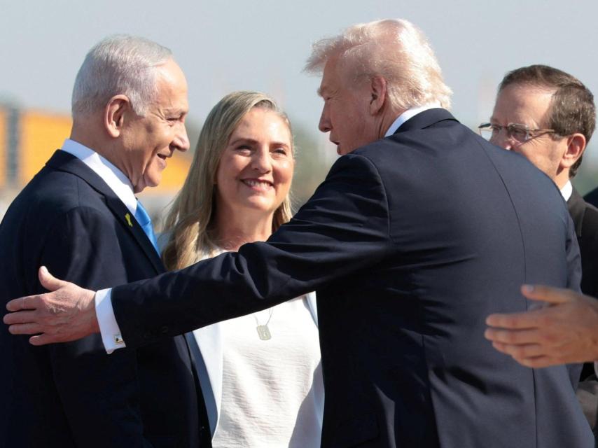 Netanyahu recibe a Trump a su llegada a Jerusalén.