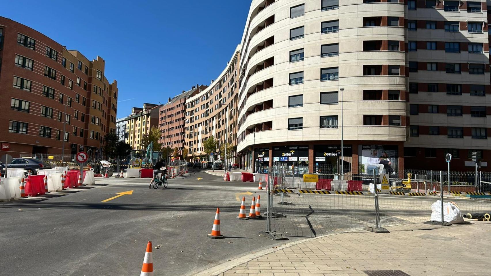 Obras de la red de calor en el barrio vallisoletano de Parquesol
