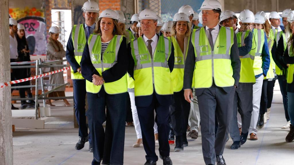 Page, junto a Velázquez y la consejera de Economía, Patricia Franco, ha visitado el edificio que se recuperará para grabaciones.