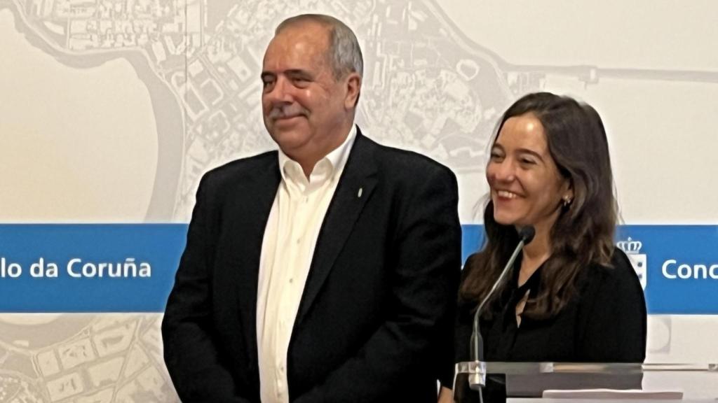 El concejal de Deportes, Manuel Vázquez, junto a la alcaldesa, Inés Rey.