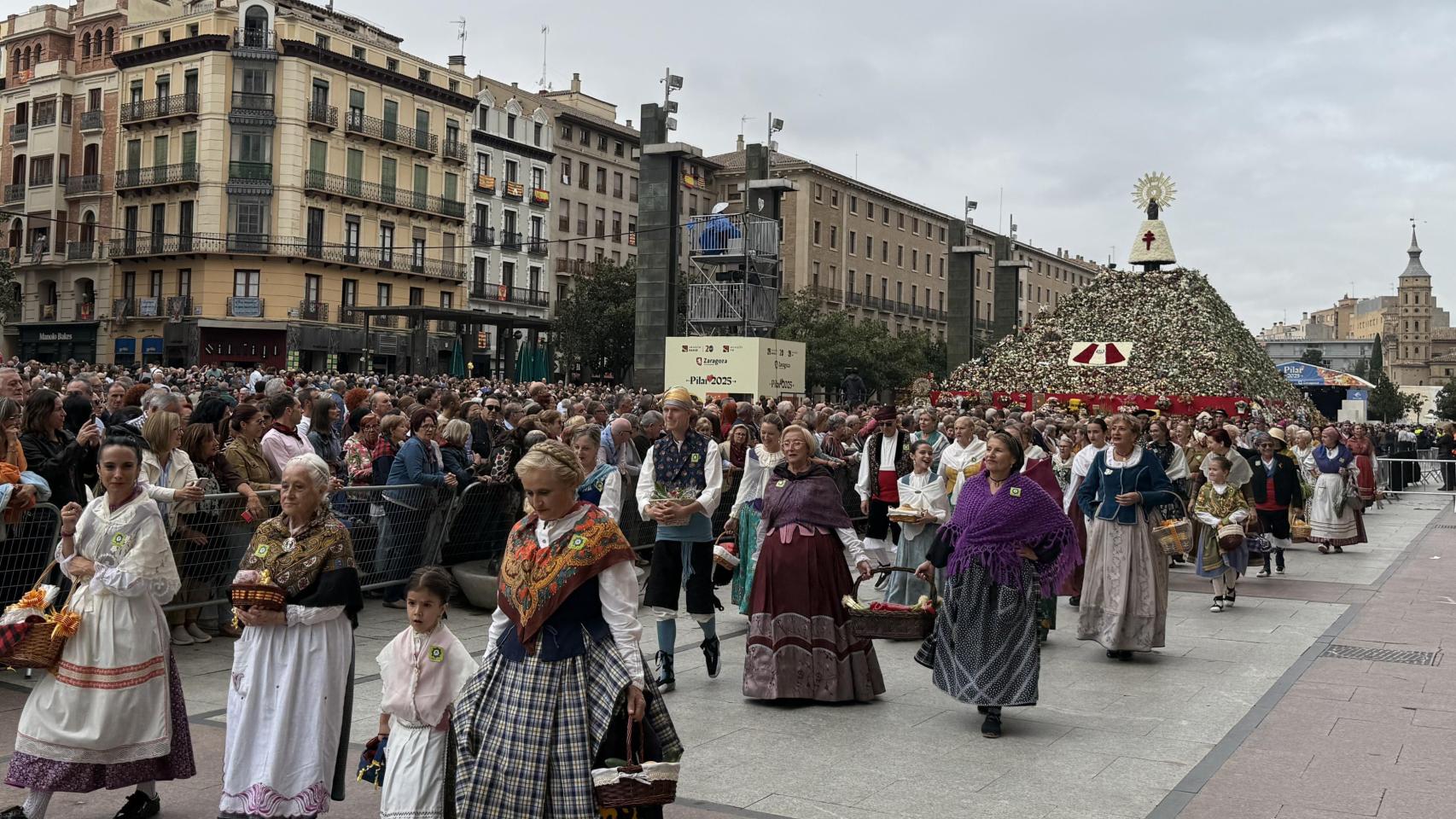En imágenes: Así se ha vivido la Ofrenda de Frutos 2025 en Zaragoza