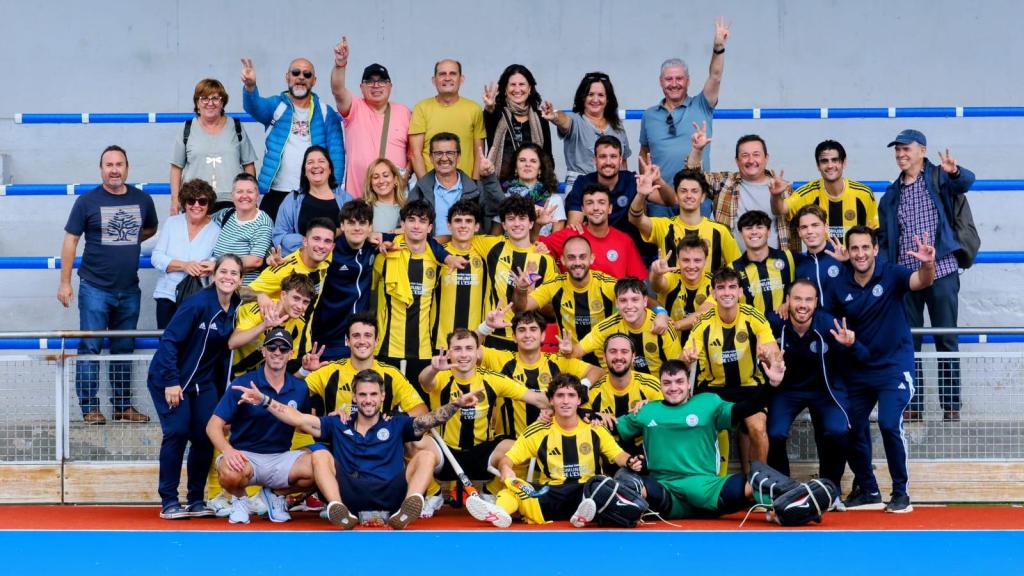 El CH Carpesa tras disputar uno de sus partidos este fin de semana en Cataluña. EE