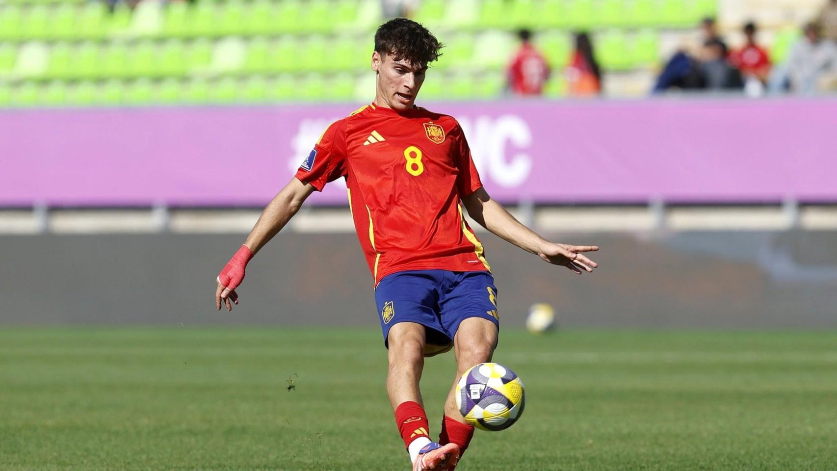 Rodrigo Mendoza, durante un partido con la selección en el Mundial de Chile.