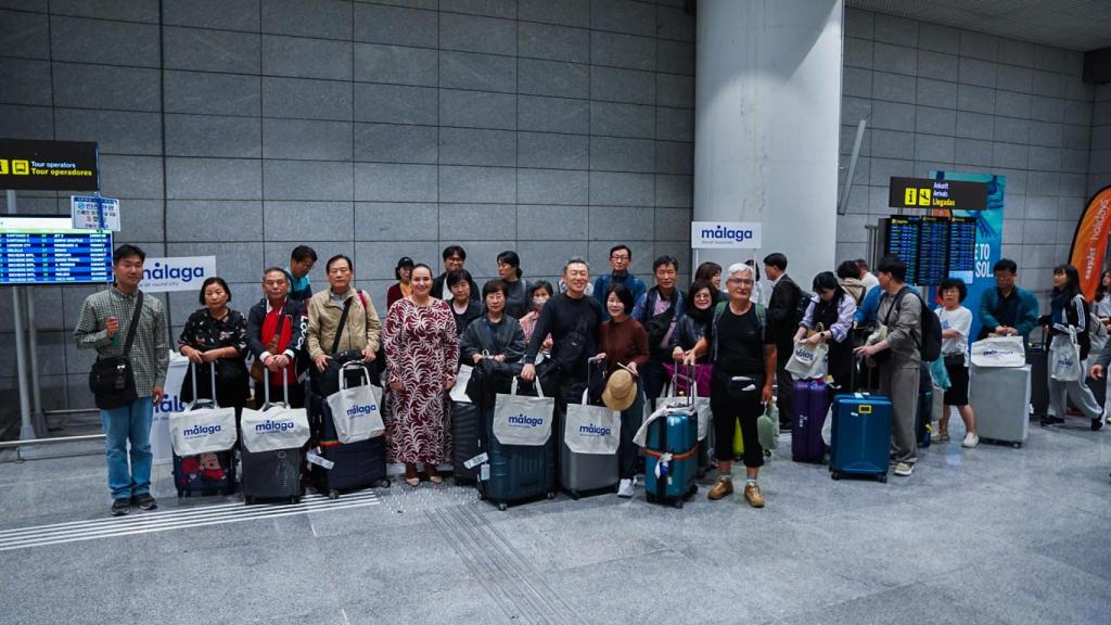 Málaga recibe a los primeros pasajeros del vuelo directo desde Seúl.