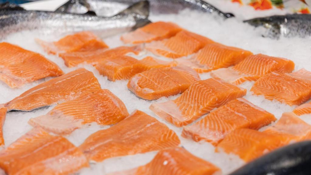 Daviz Ruiz, nutricionista, sobre cómo comprar salmón barato: Este corte de Mercadona sólo cuesta 3 euros y es saludable