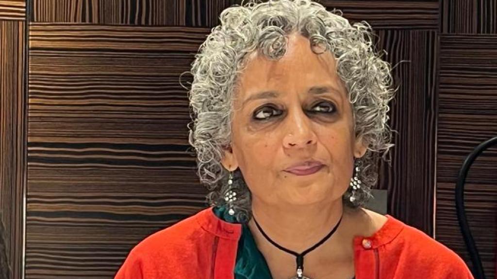 Arundhati Roy durante su encuentro con la prensa en Madrid.