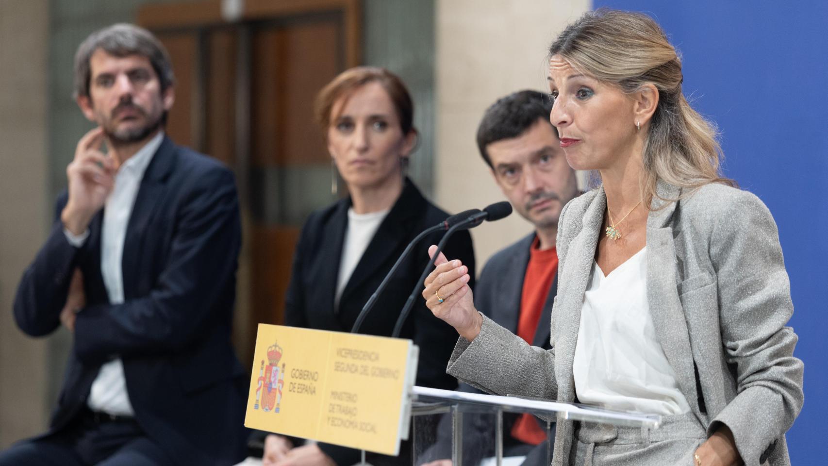 Yolanda Díaz con Urtasun, Mónica García y Bustinduy, este lunes en Madrid, presentando su propio plan de vivienda.