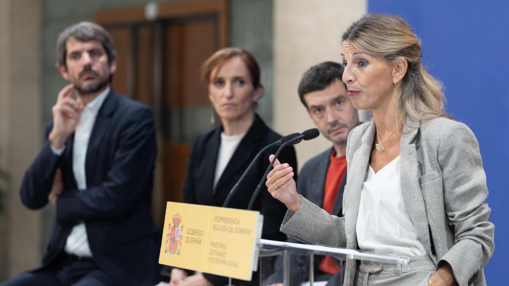 Yolanda Díaz con Urtasun, Mónica García y Bustinduy, este lunes en Madrid, presentando su propio plan de vivienda.