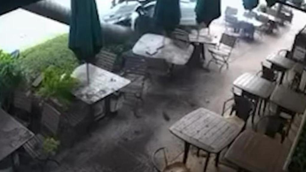 Tesla se estrella contra un restaurante de Miami Beach