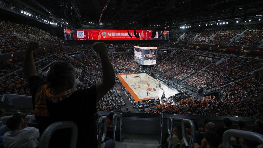 El pabellón Roig Arena durante el encuentro ante el Virtus Bolonia.