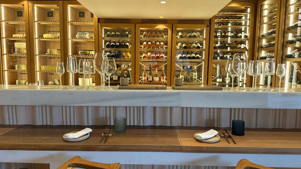 Las cavas de queso son las nuevas bodegas y este hotel de Menorca tiene una de las mejores de España