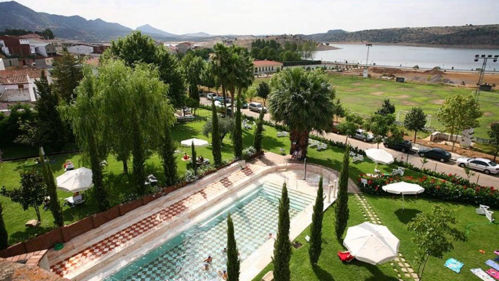 Panorámica balneario de Alange y pueblo, Badajoz.