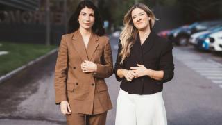 María Atocha Pérez y Elena Sánchez Díaz posan para Magas.