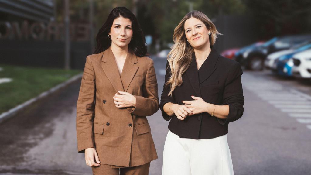 María Atocha Pérez y Elena Sánchez Díaz posan para Magas.