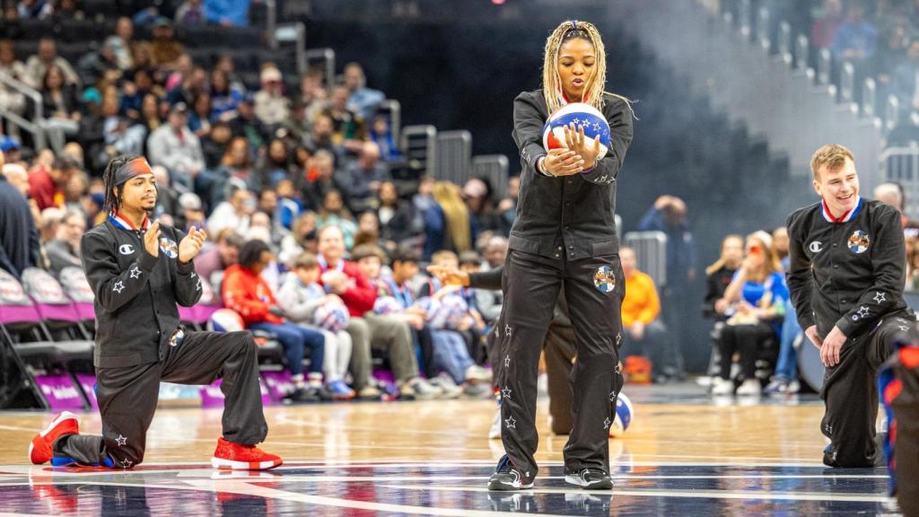 Los Harlem Globetrotters en un calentamiento.