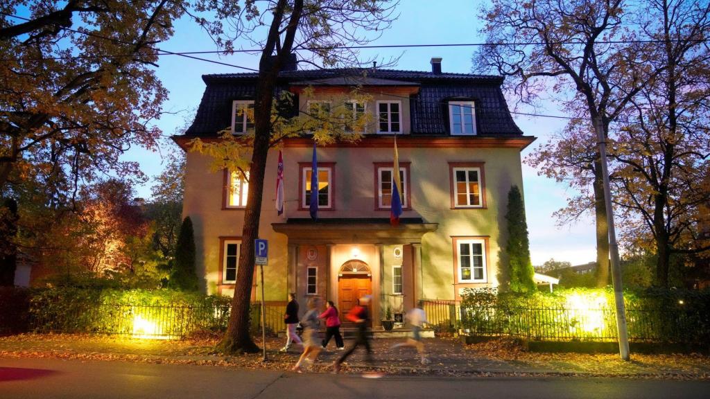 El edificio que alberga las embajadas de Venezuela y Croacia en Oslo, Noruega.