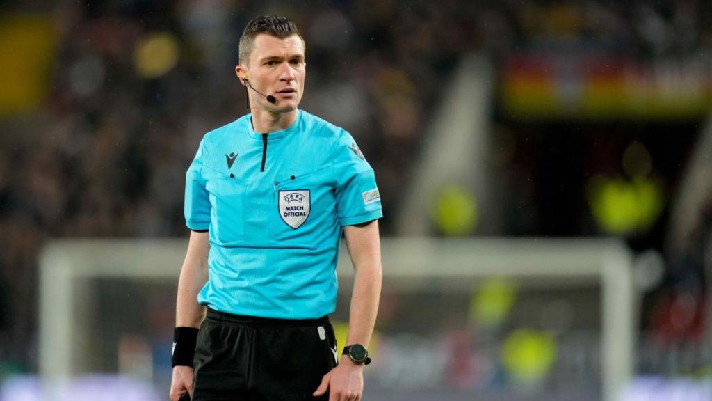 Willy Delajod, árbitro del España - Bulgaria.