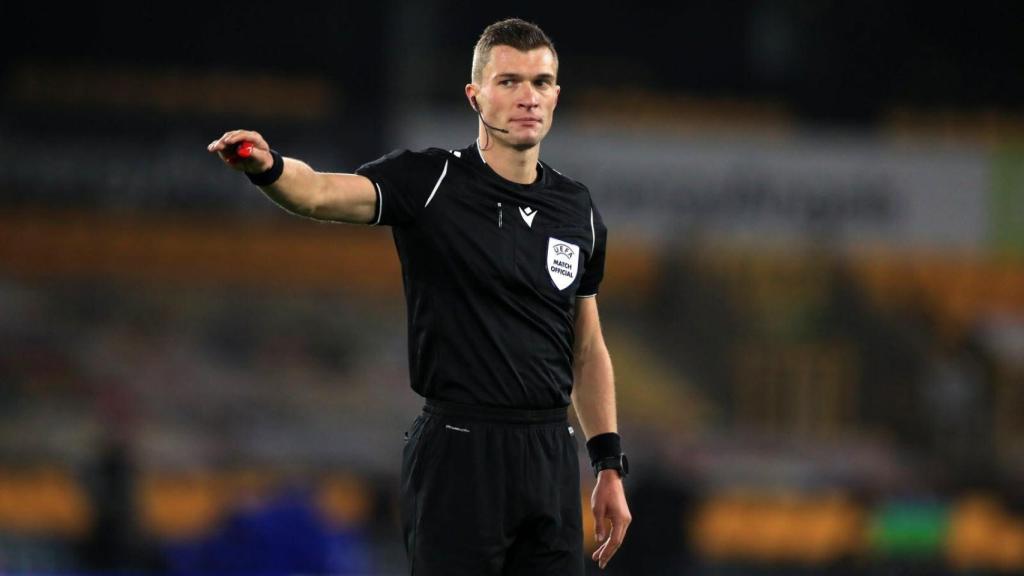 Willy Delajod, árbitro del España - Bulgaria.