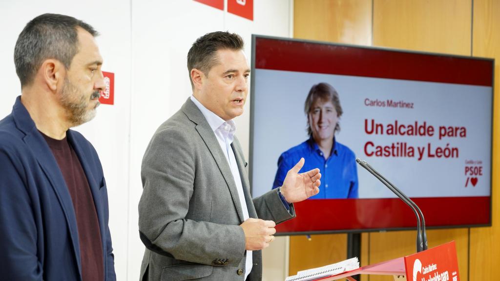 El secretario de Organización del PSOECyL, Daniel de la Rosa, y el adjunto a Organización del partido, Javier Muñoz, presentan la campaña 'Un alcalde para Castilla y León', este martes