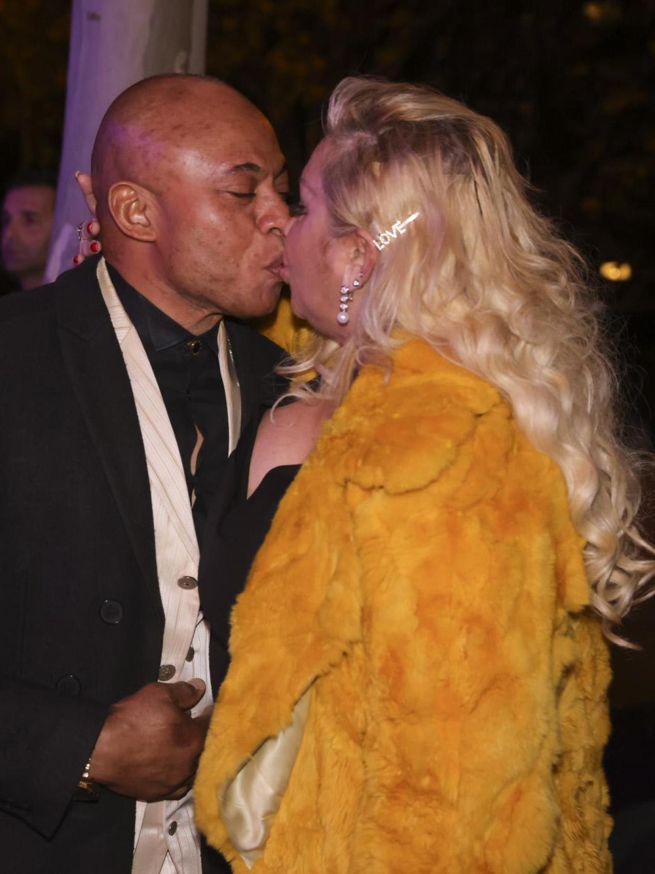 Raquel Mosquera y su marido, Isi, en una imagen de 2024.