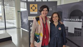 Adriana Moscoso, directora general de GESAC, la asociación que agrupa a los creadores europeos, y Anna Giralt, cineasta e investigadora. Cofundadora de Artefacto, centro de creación e investigación sobre cine, política y tecnología, en Zinemaldia Startup Challenge 2025.