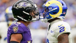 Tylan Wallace y  Jaylen McCollough, durante el partido entre Baltimore Ravens y Los Angeles Rams.