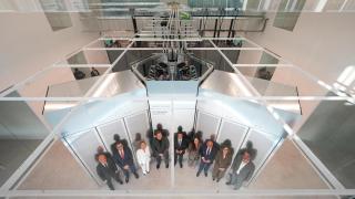 Responsables de IBM y de la clase política vasca, durante la inauguración del ordenador cuántico.