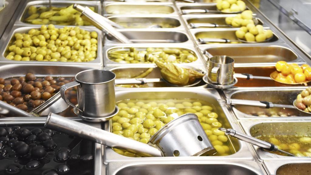 Productos de Aceitunas Ávila en el Mercado de La Rondilla de Valladolid