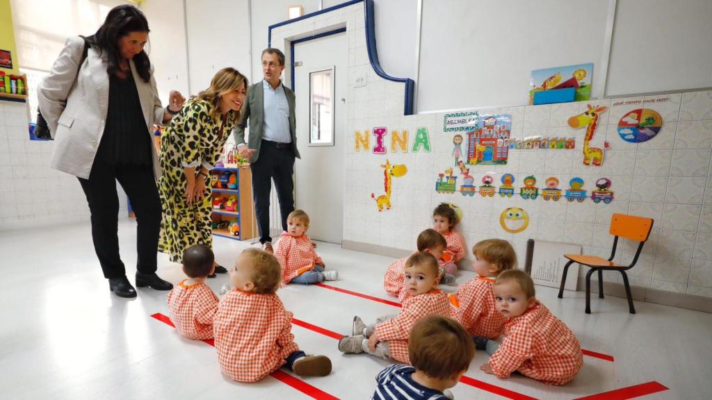 Imágenes de la visita de la alcaldesa a la escuela infantil Cantinela, de la Fundación La Caridad.