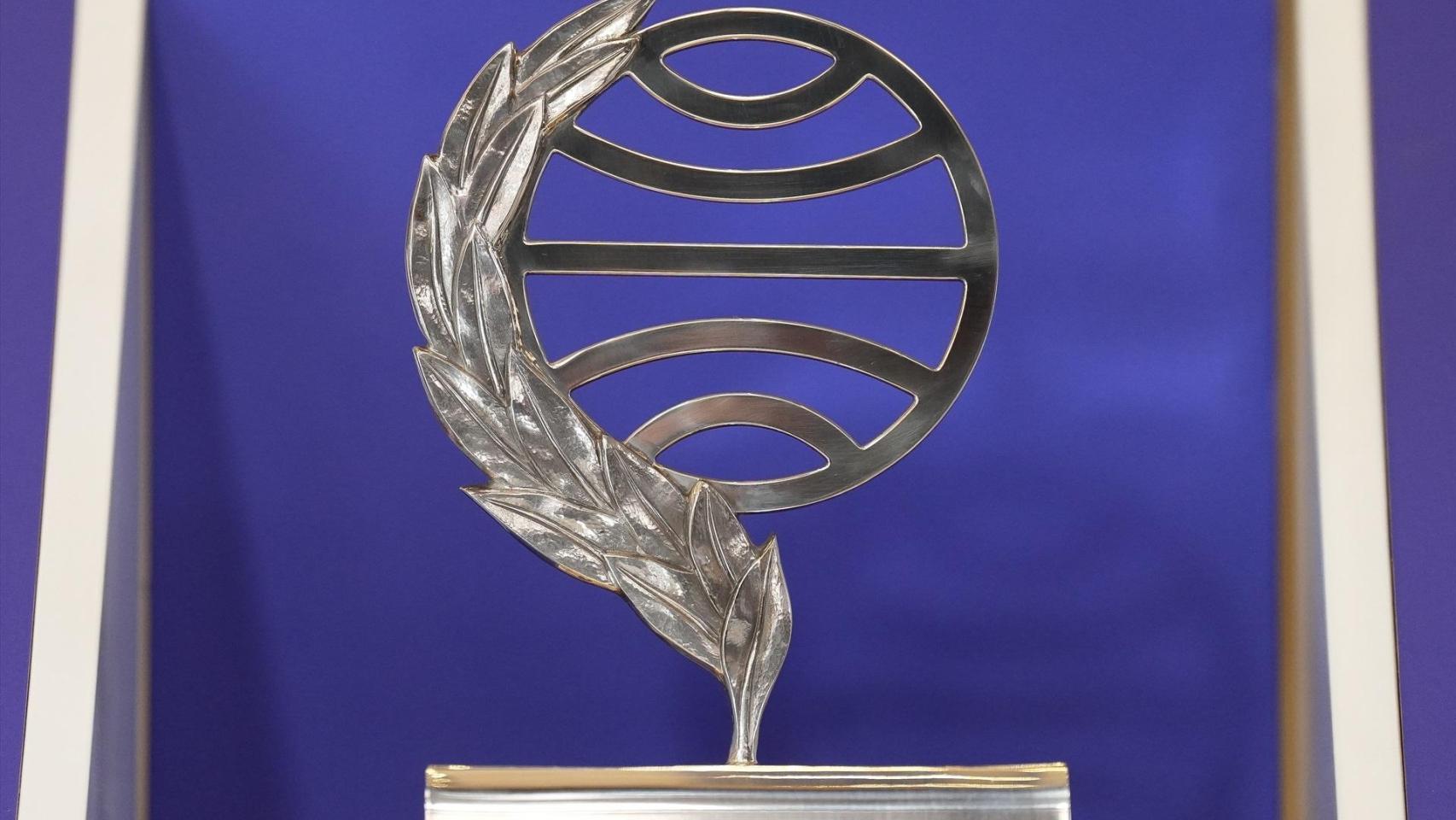 Trofeo del Premio Planeta de Novela antes de una rueda de prensa el día anterior a la entrega del premio Planeta, en el Palau de la Música, a 14 de octubre de 2025, en Barcelona, Catalunya (España).  Foto: David Zorrakino